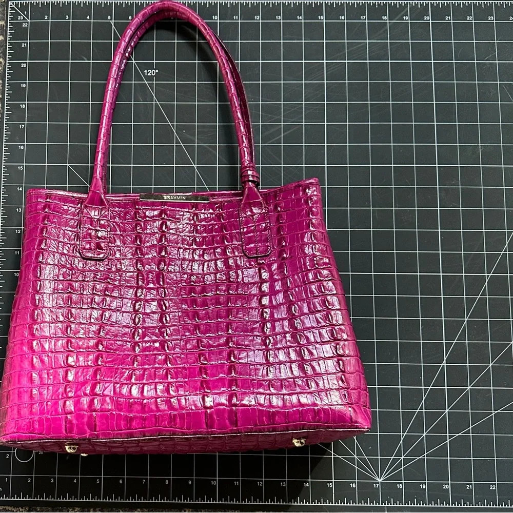 Brahmin pink crocodile expandable shoulder bag tote - Picture 11 of 12